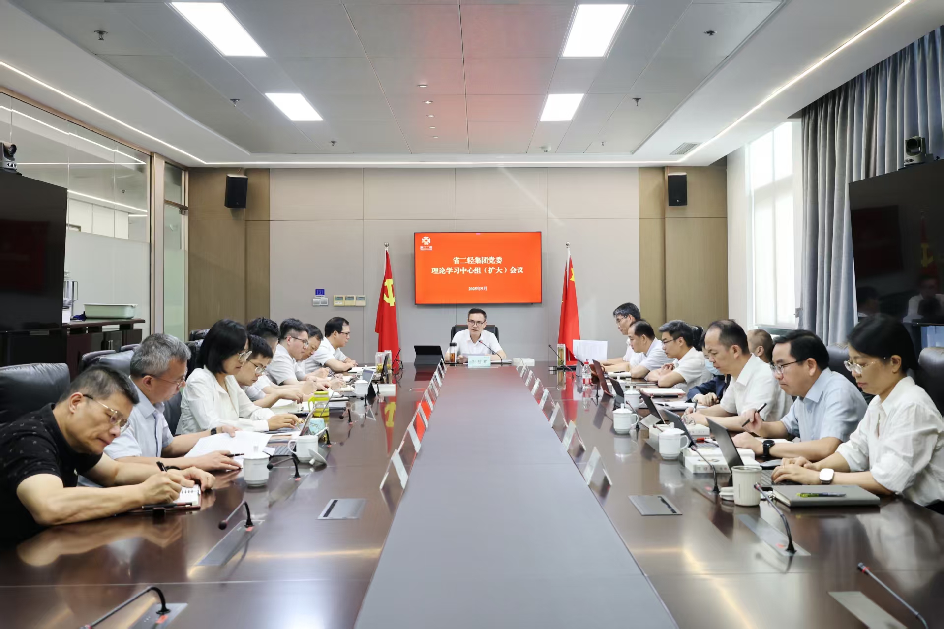 省二輕集團黨委理論學習中心組召開《習近平談治國理政》第五卷、習近平文化思想專題學習會