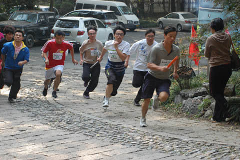 集團公司舉行2010年度登山比賽
