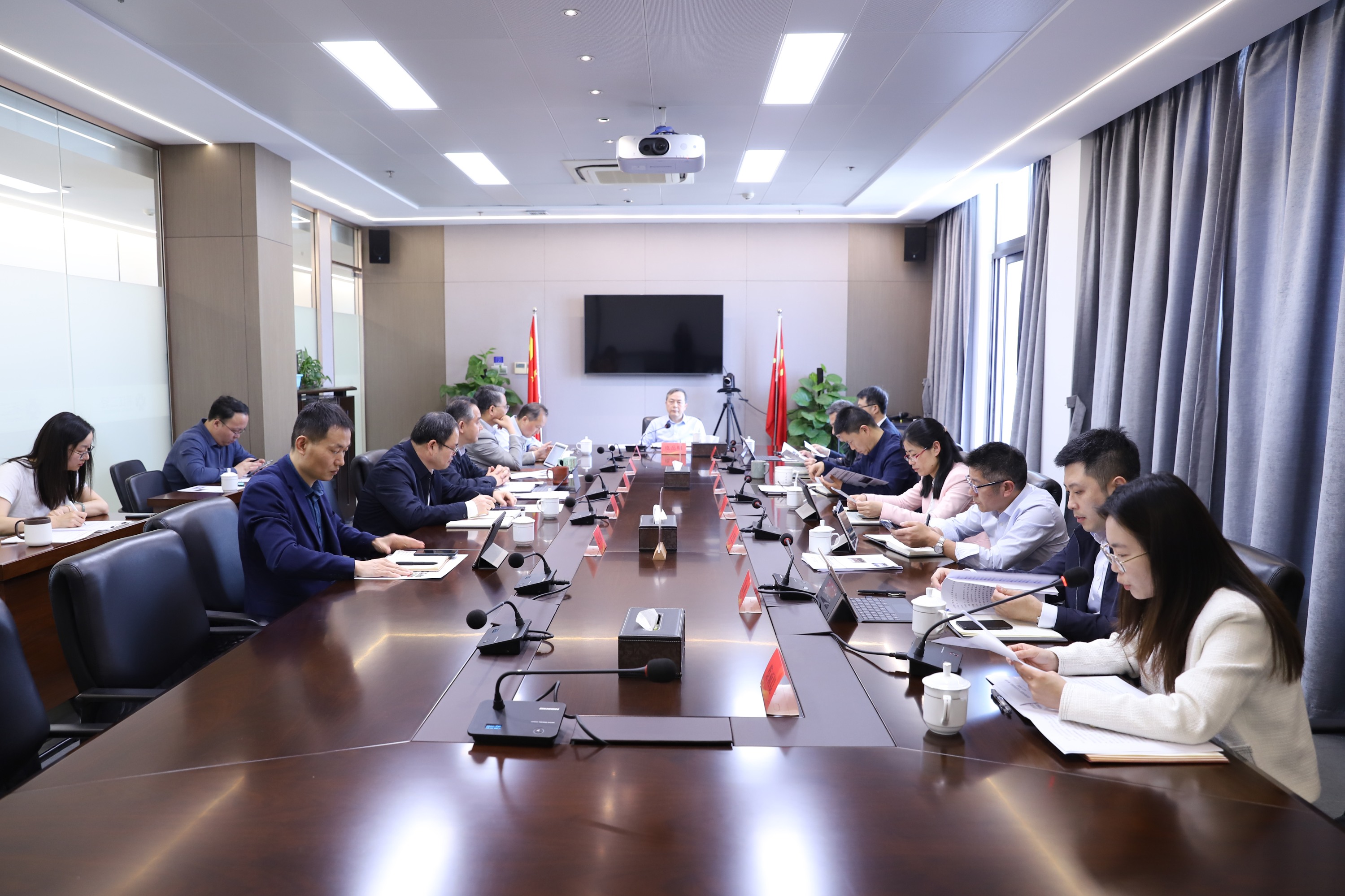 省二輕集團(tuán)召開黨委會議專題學(xué)習(xí)貫徹習(xí)近平總書記在慶祝中國共產(chǎn)主義青年團(tuán)成立100周年大會上的重要講話精神