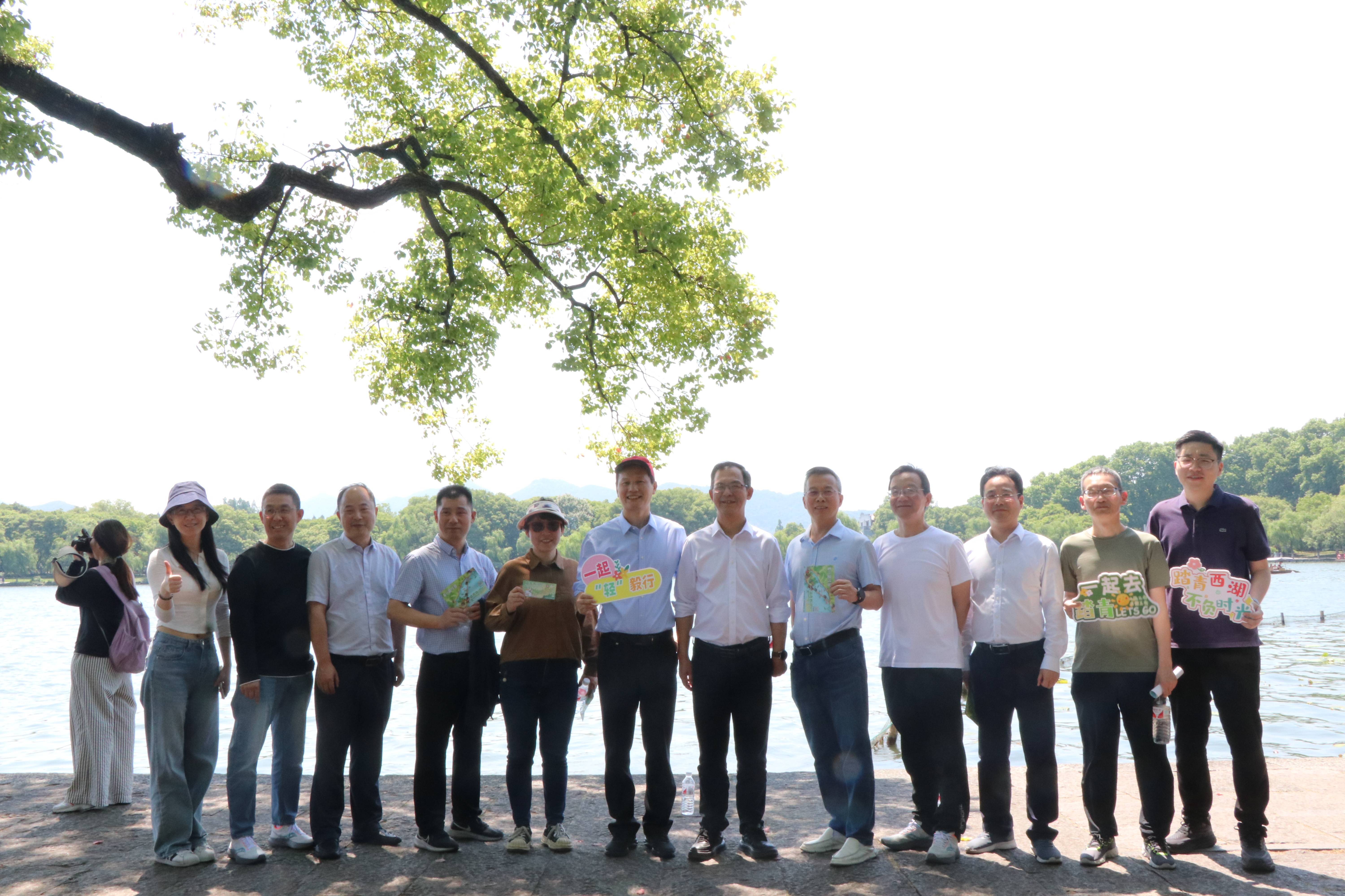 踏青西湖，不負(fù)時光丨省二輕集團(tuán)開展“輕”毅行活動